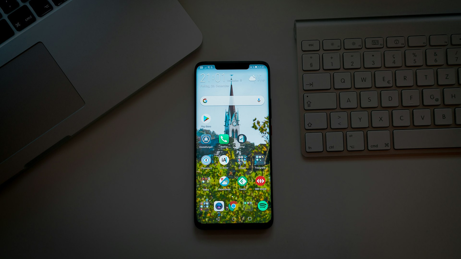 Een oudere Huawei-telefoon, niet de Doogee Note60 W of de Pura X View (archiefbeeld)