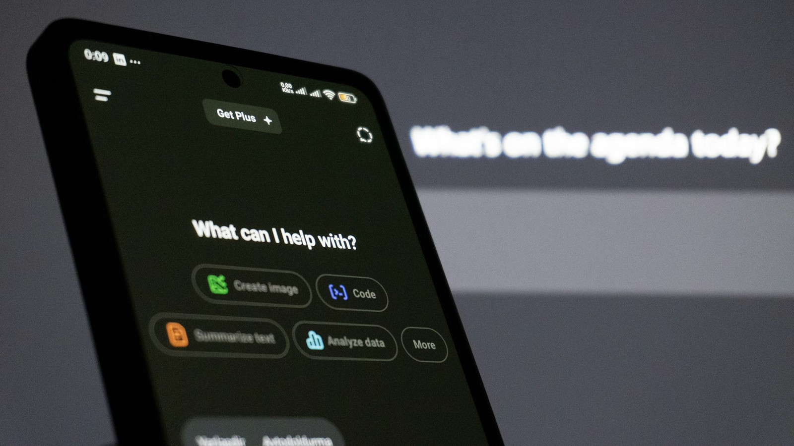 Een AI-assistent op een smartphone, niet per se een van de drie Chinese apps (archiefbeeld)